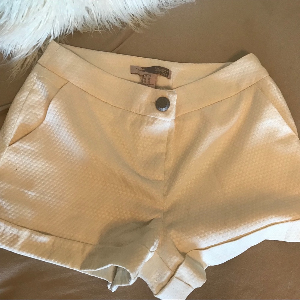 {Love21} Cream Shorts